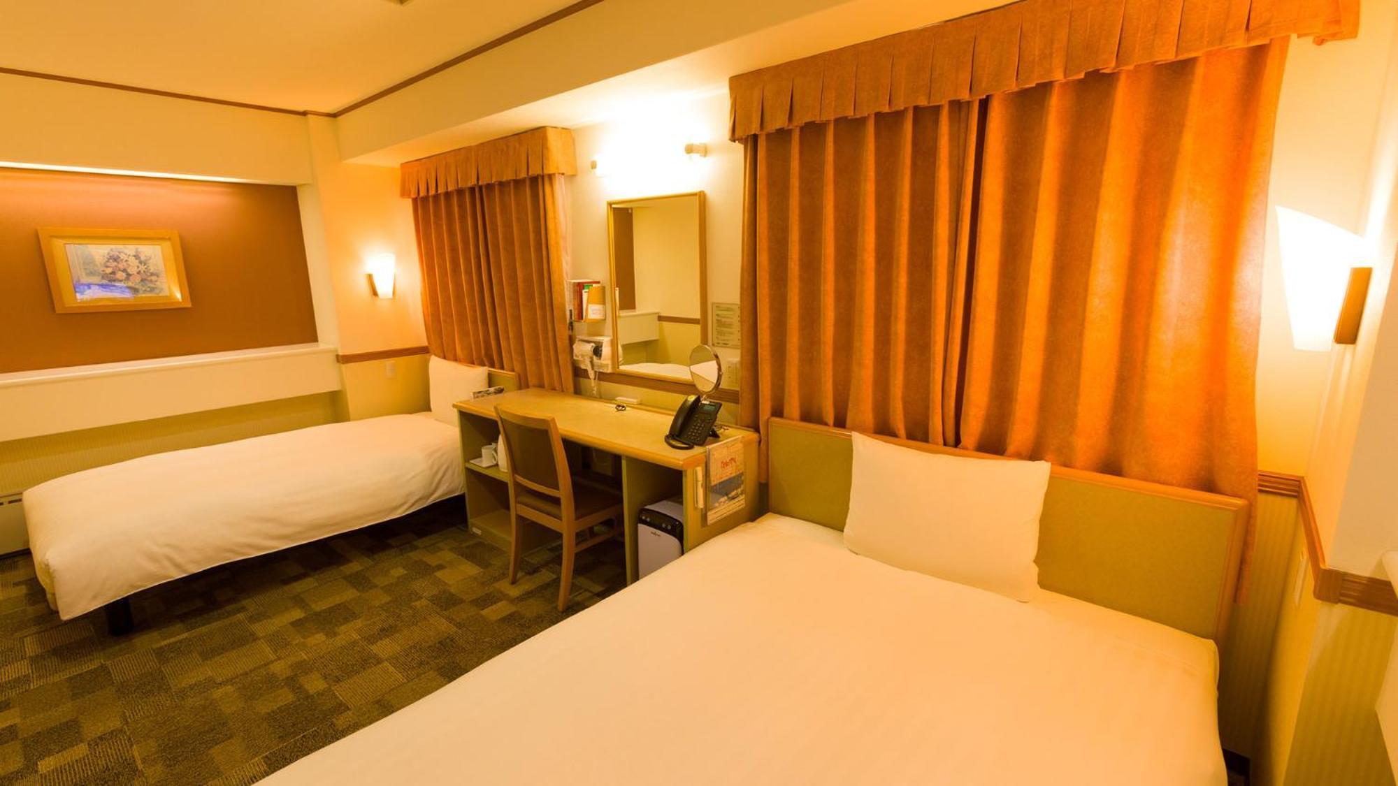 Toyoko Inn Higashi-Hiroshima Saijo Ekimae Værelse billede