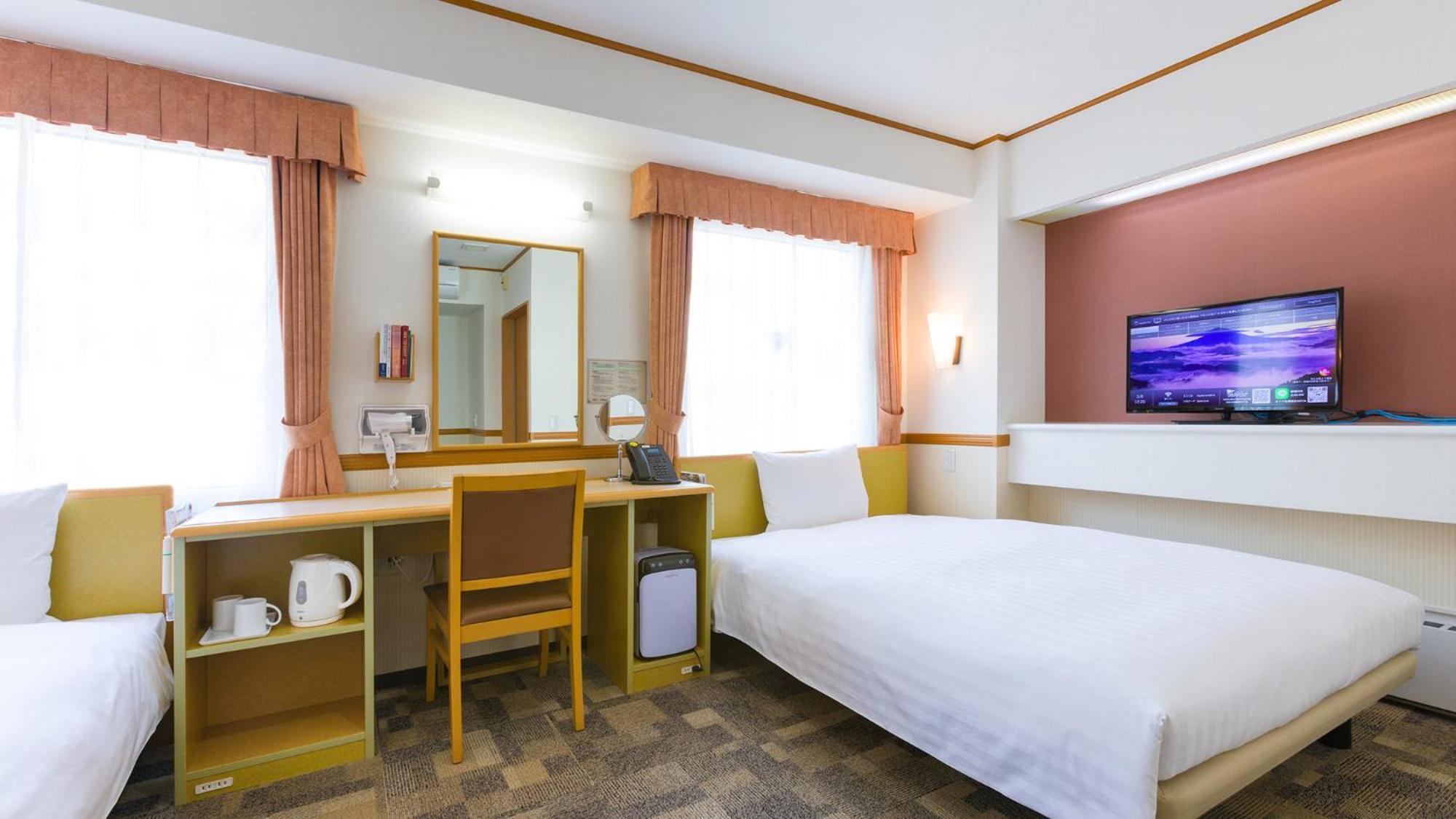Toyoko Inn Higashi-Hiroshima Saijo Ekimae Værelse billede