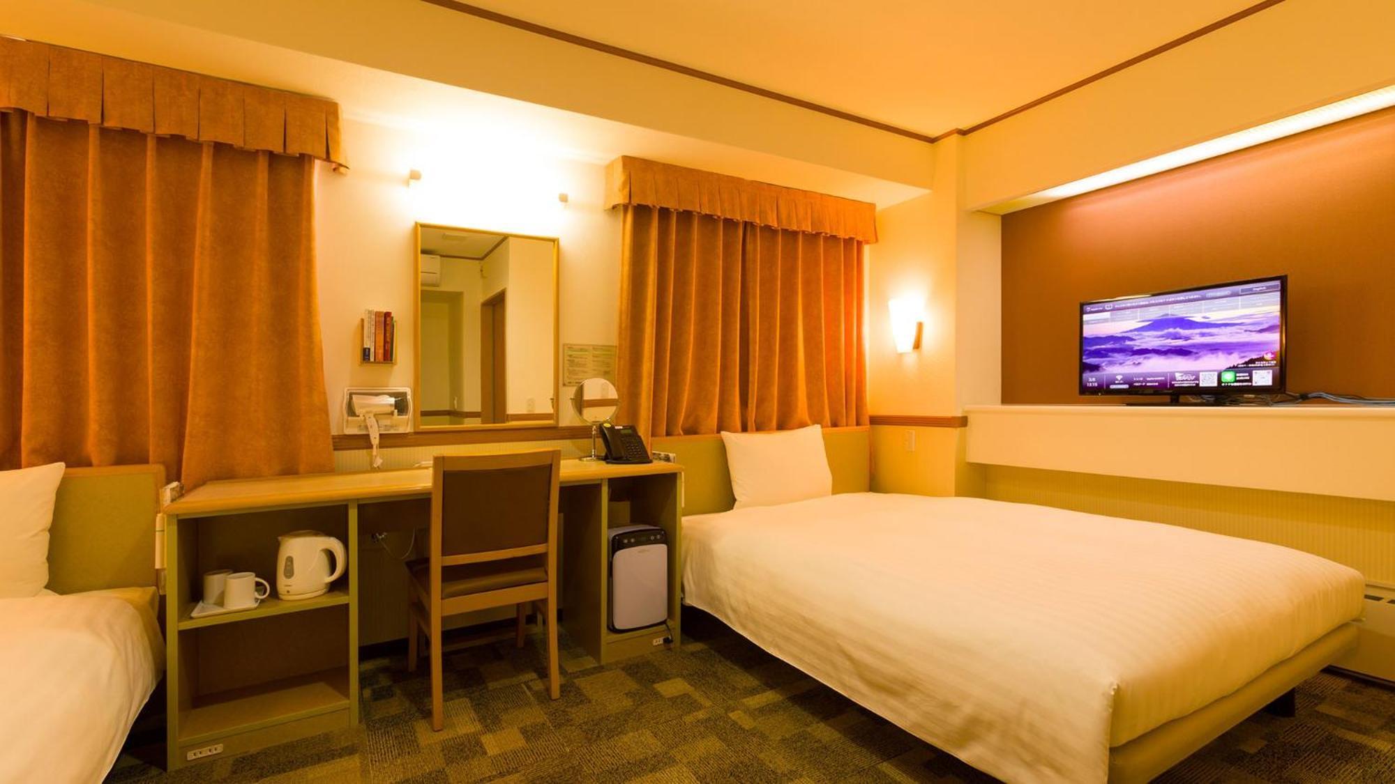 Toyoko Inn Higashi-Hiroshima Saijo Ekimae Værelse billede