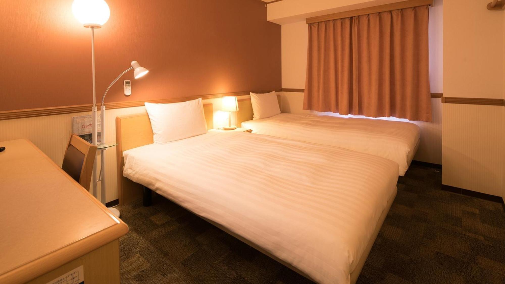 Toyoko Inn Higashi-Hiroshima Saijo Ekimae Værelse billede