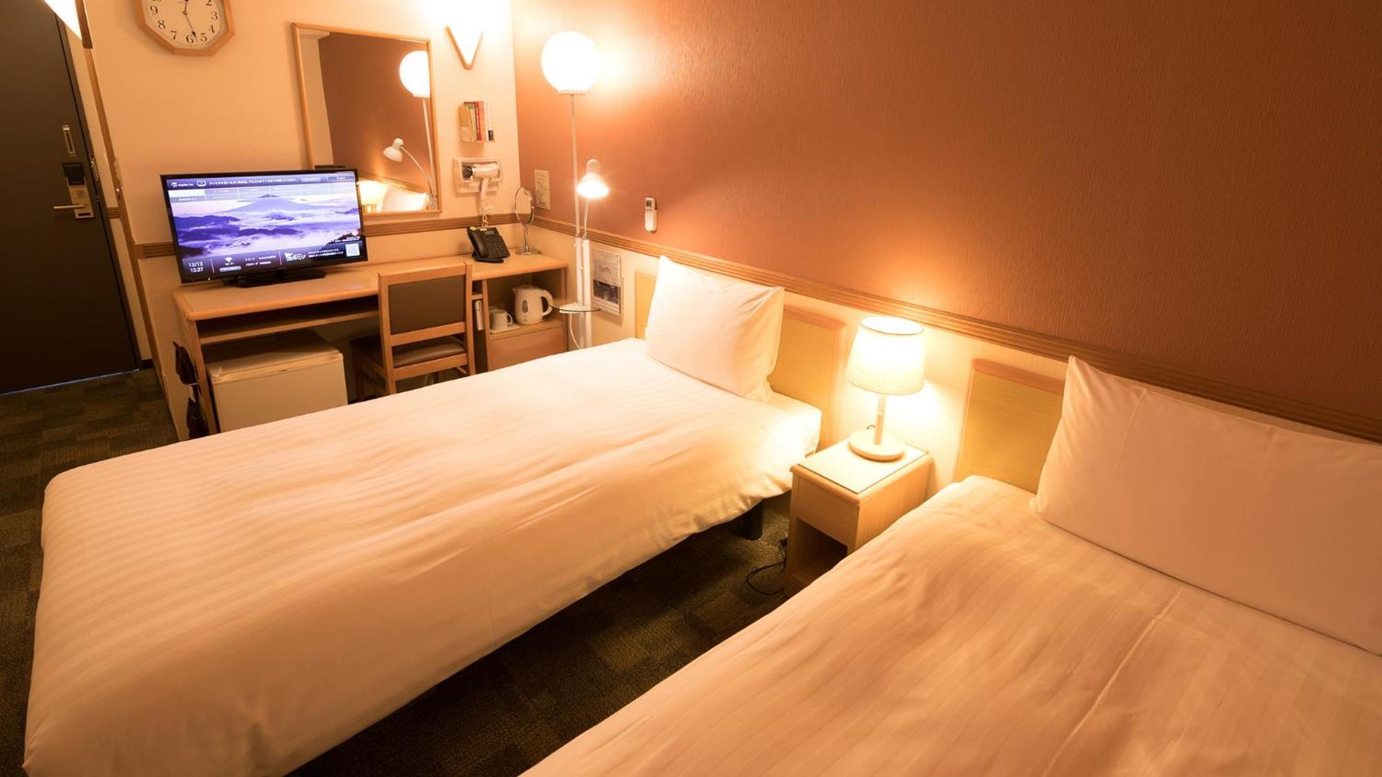 Toyoko Inn Higashi-Hiroshima Saijo Ekimae Værelse billede